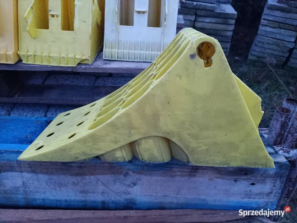 Klin pod kolo żółty naczepa tir Zaborowice