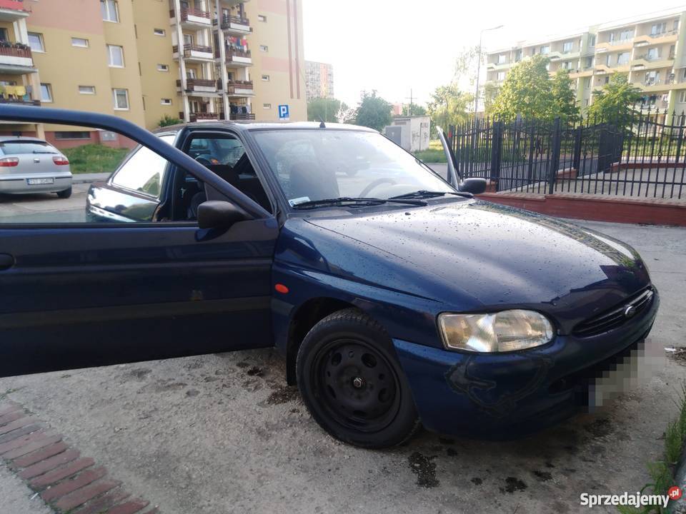 FORD ESCORT WAŻNE OPŁATY 13 96r jeżdżący 1200 granatowy Ostrowiec Świętokrzyski