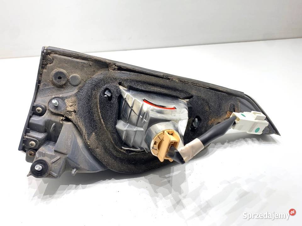 LAMPA TYŁ PRAWA WEWNĘTRZNA LEXUS CT Hatchback sprzedam
