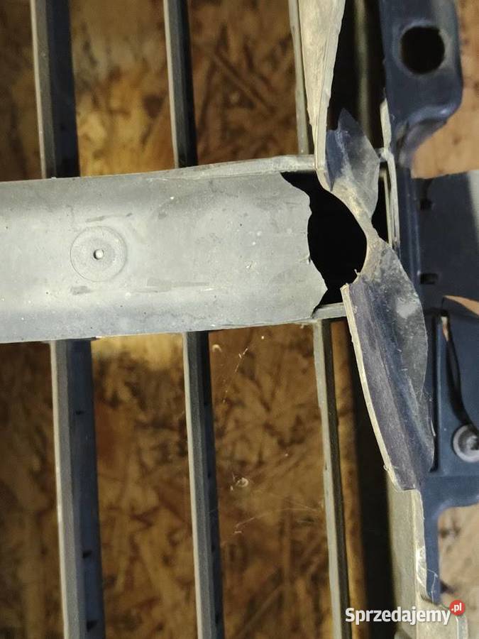 Pas Przedni Żaluzja Wlot Powietrza BMW 2 F45 F46 osobowe Pleszew sprzedam