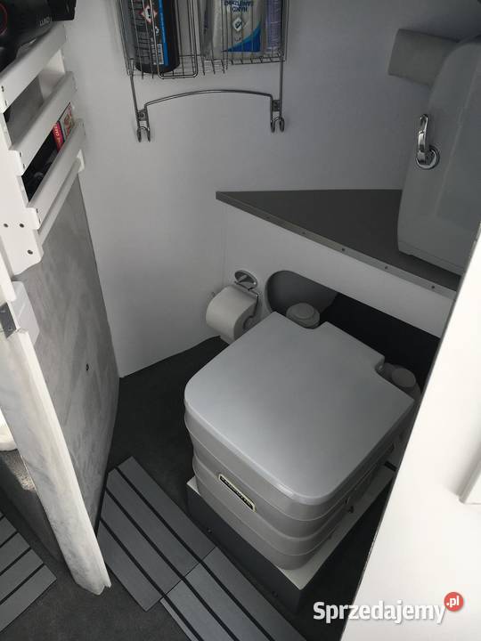 LARSON JACHT MOTOROWY Lublin