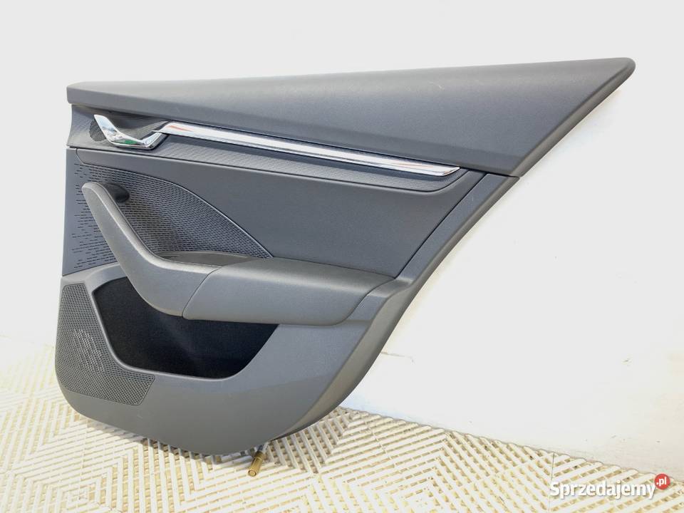 BOCZEK DRZWI PRAWY TYŁ SKODA OCTAVIA IV Kombi Tapicerki samochodowe