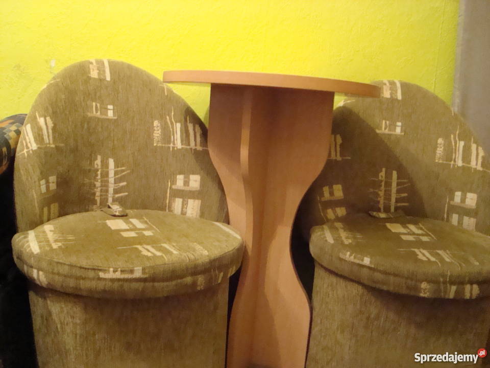 dwa fotele pufy i stolik klasyczne mazowieckie