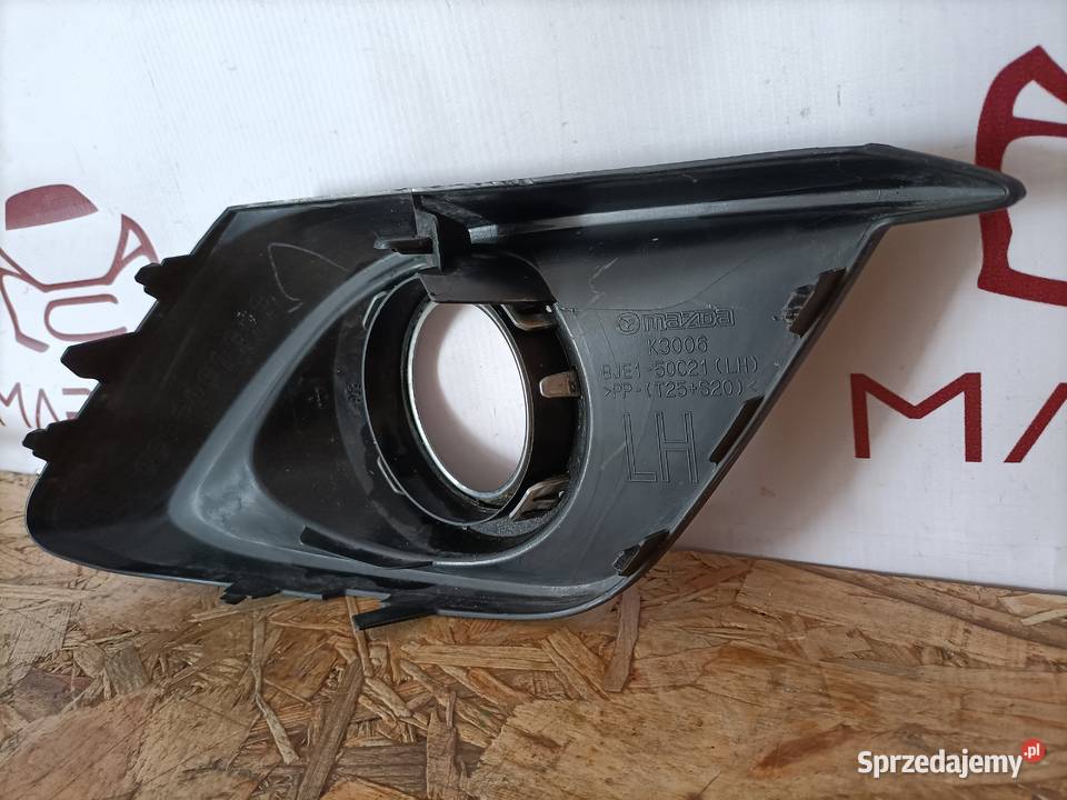 MAZDA 3 III BM 13 KRATKA RAMKA HALOGENU LEWY Pleszew