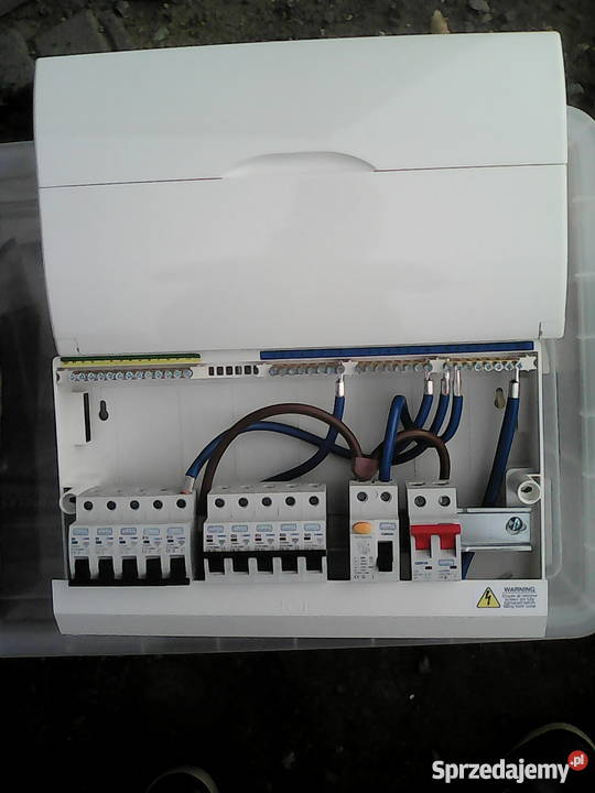 Szafka elektryczna z bezpiecznikami