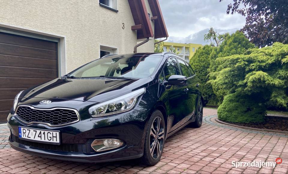 Kia CEED 2 nowy rozrząd 2 komplety opon ZIMA i nieuszkodzony Cee'd sprzedam