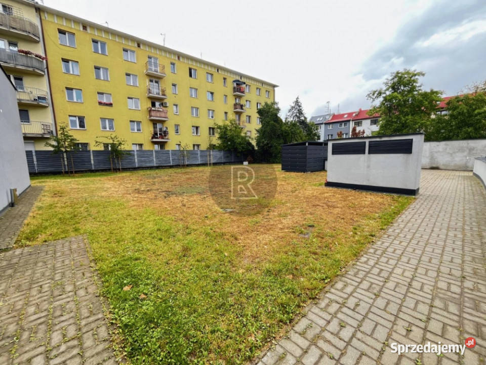 Przestronny lokal z panoramicznymi witrynami i Warszawa