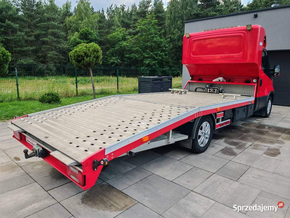 Iveco Daily 30D 180 AUTOMAT Laweta Salon Polska autolaweta Samochody dostawcze Jędrzejów