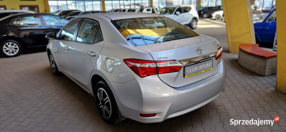 Toyota Corolla opis 1REJ2016 r W podanej roczna śląskie Mysłowice