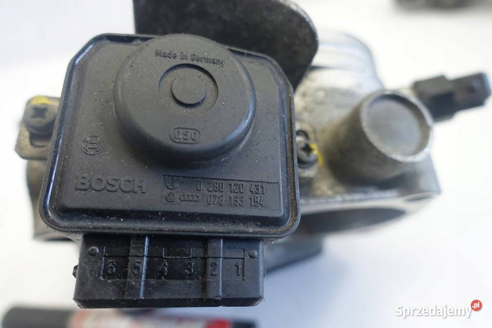 Audi A8 D2 42 V8 PRZEPUSTNICA 077133063AQ org Rudka