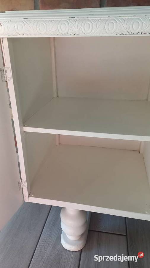 Komoda stara drewniana biała malowana z witrażem Gawroniec sprzedam
