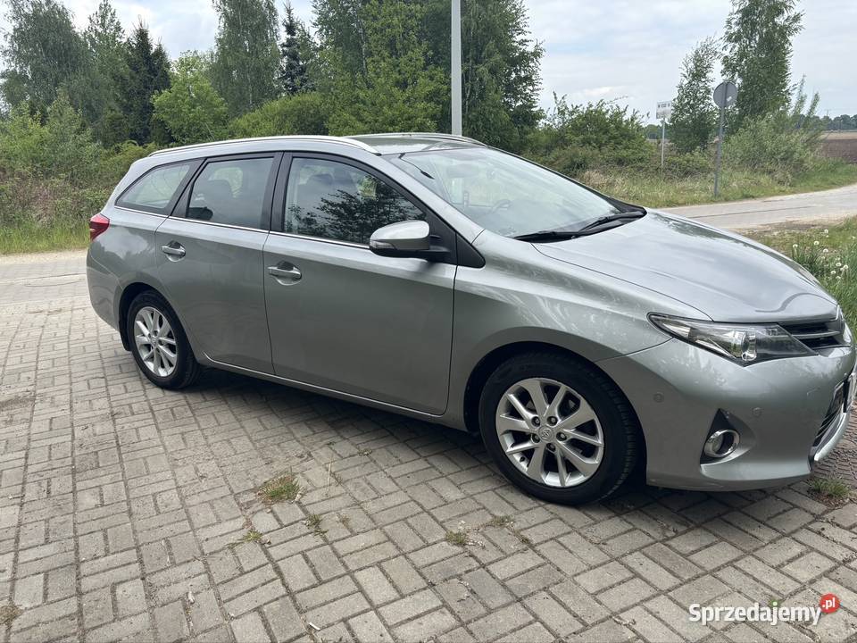 Toyota Auris 2 2014 1600cm3 Wrocław