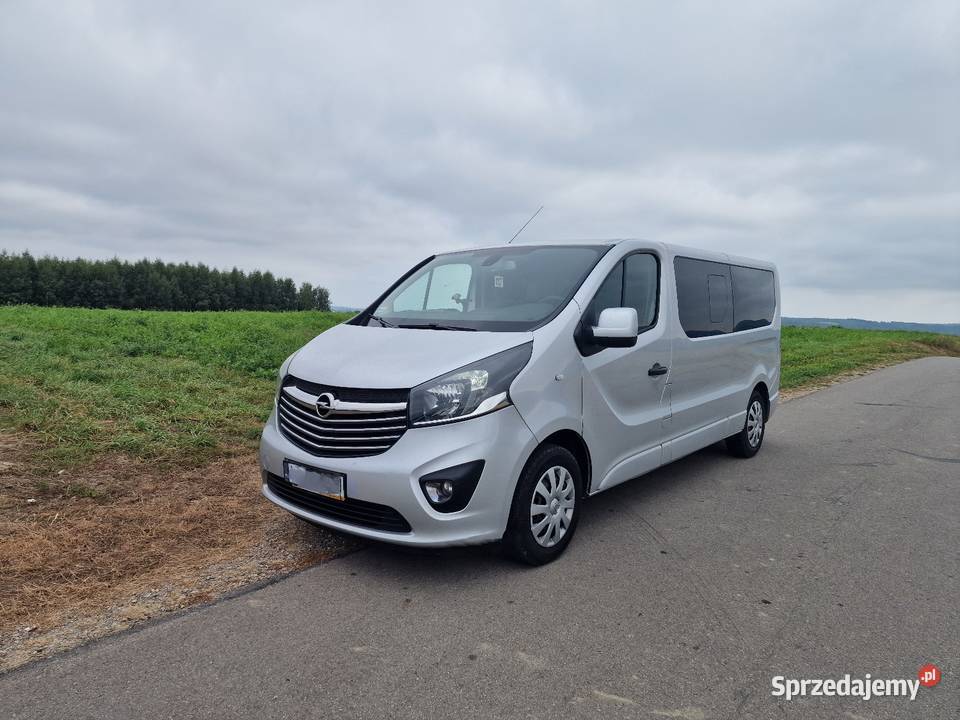 Wynajem busa 9osobowego Opla Vivaro Transport