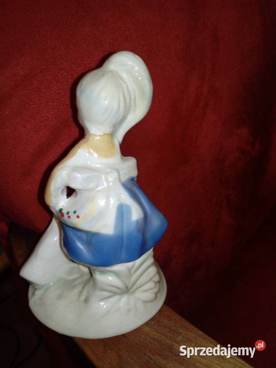 Figurka dziewczyna z gąska Choszczno