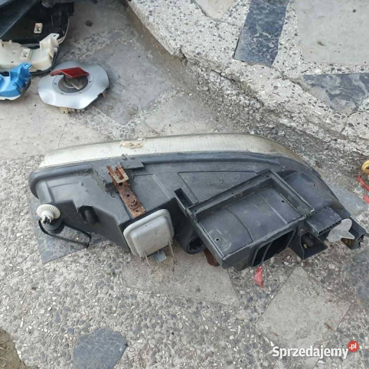 Lampa przednia lewa lewy przód reflektor na osobowe Kraków