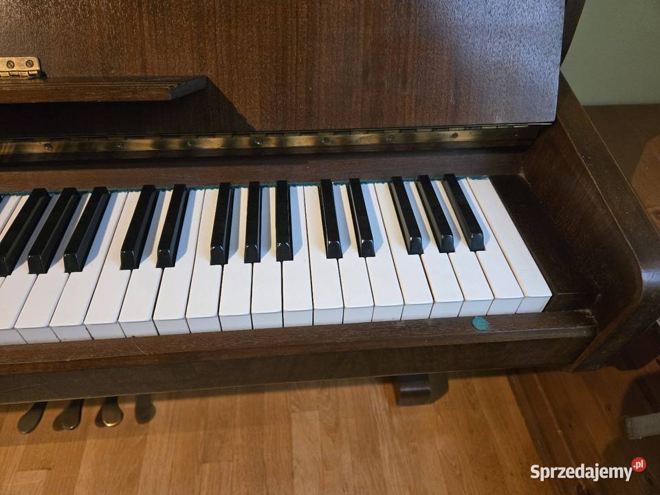 Pianino LEGNICA sprawne trzyma strój stan Kraków sprzedam