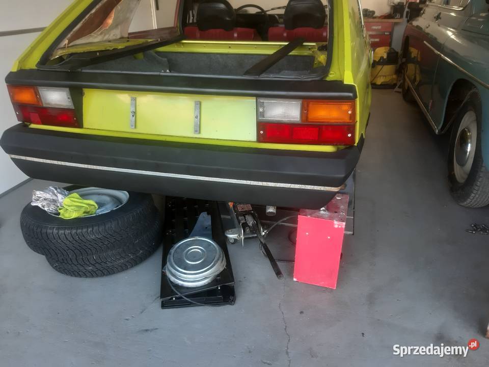 Piekny zderzak tyl polonez pierwsza seria 79 sprzedam