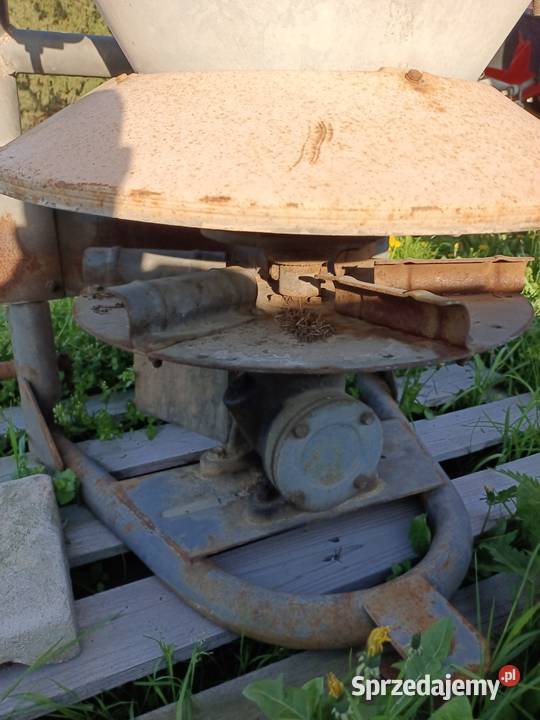 Sprzedam rozsiewacz lejowy Agromasz Lublin