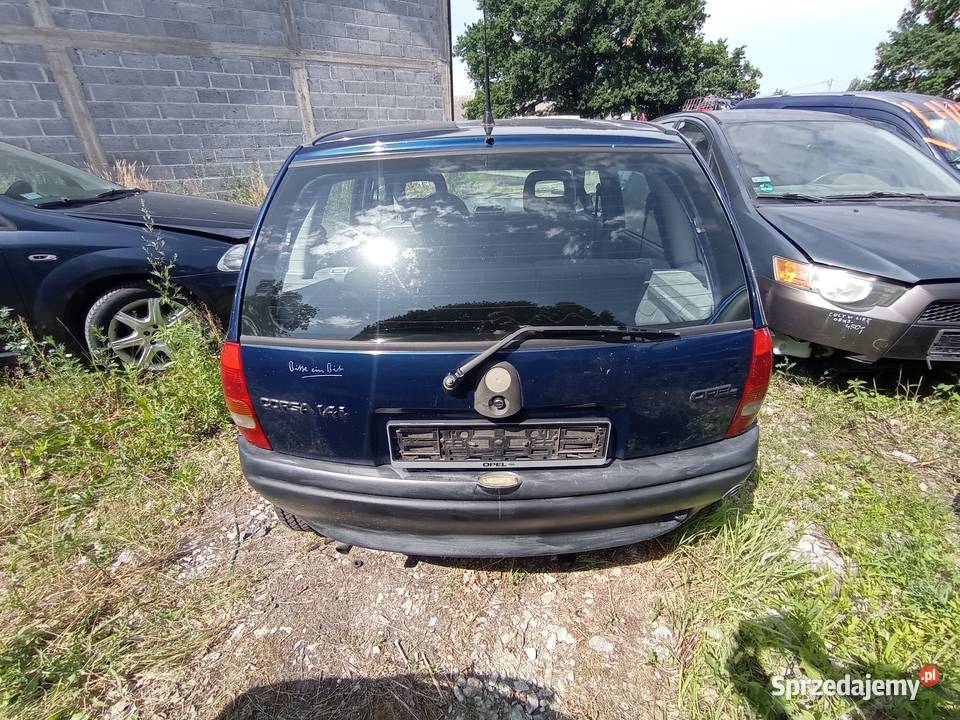 Opel Corsa 14 44 kW 1993 r dawca części Części samochodowe Szklarka Myślniewska sprzedam
