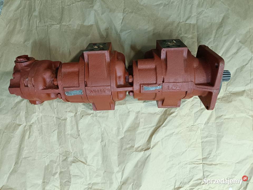 Pompy hydrauliczne z koparki Waryński potrójne Działoszyn