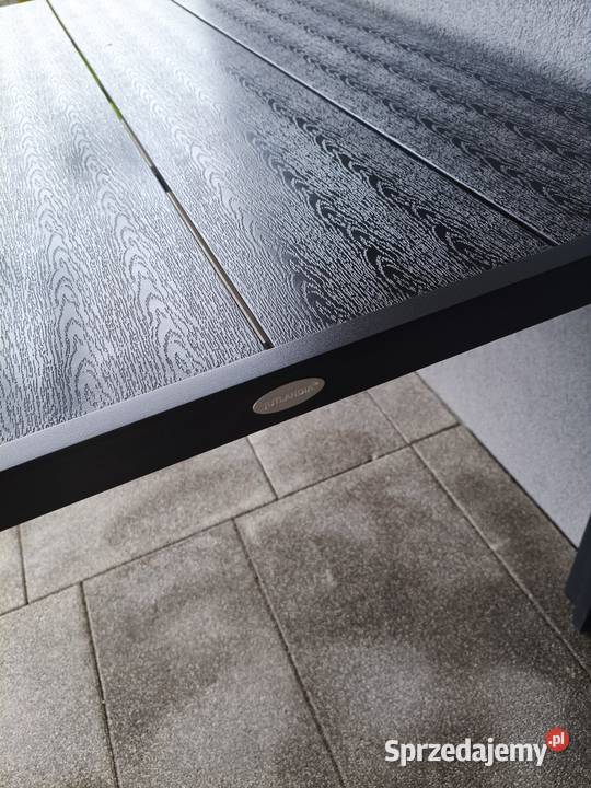 Stół ogrodowy firmy Maderup