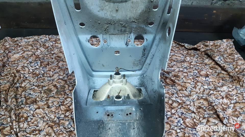 Tylny błotnik z lampa Suzuki GS 550 M Katana