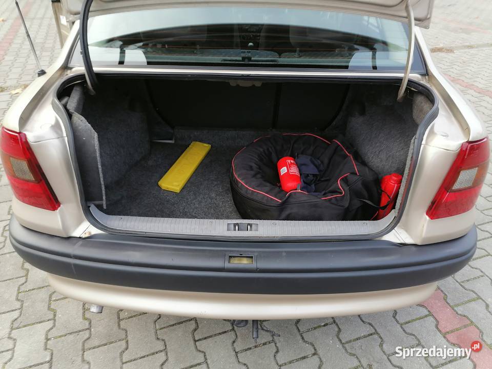 Opel Astra 16 bg hak opłaty do maja 2021 Toruń