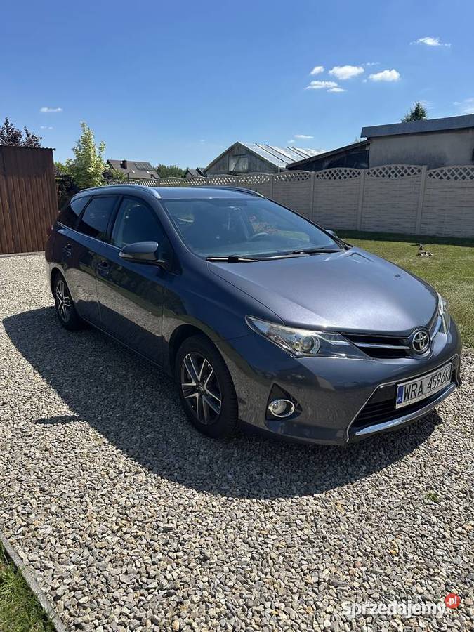 Toyota Auris 2015r 16 Benzyna benzyna mazowieckie Radom