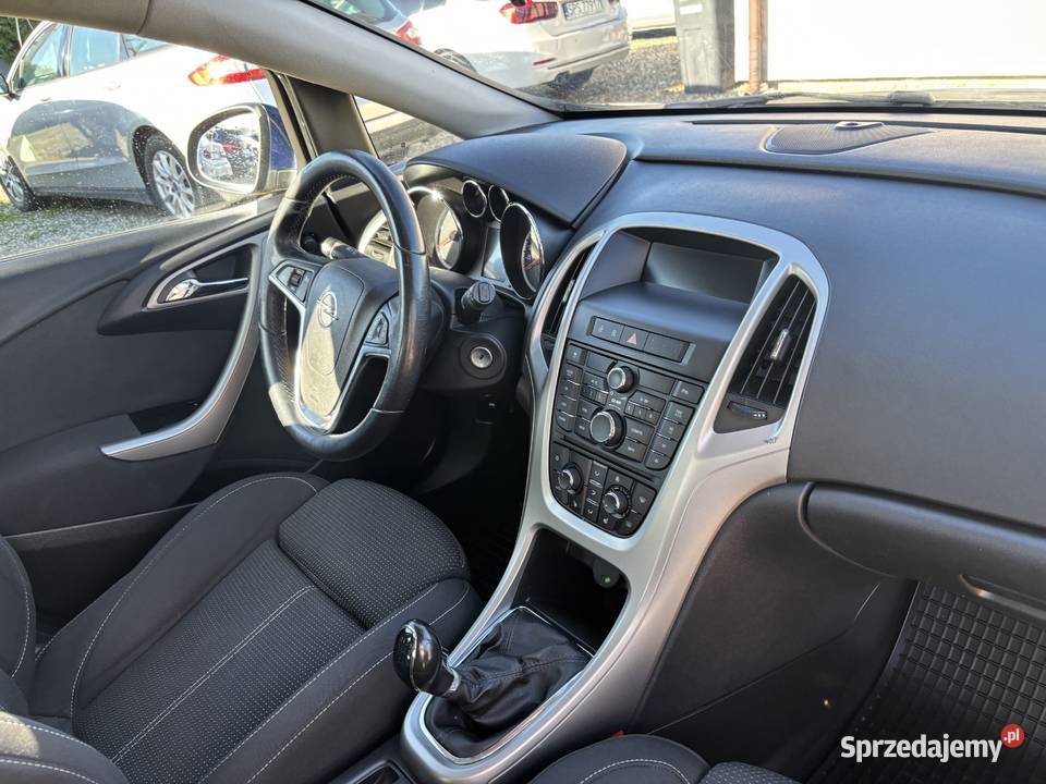 Opel Astra Rok produkcji 2011 Paniówki sprzedam