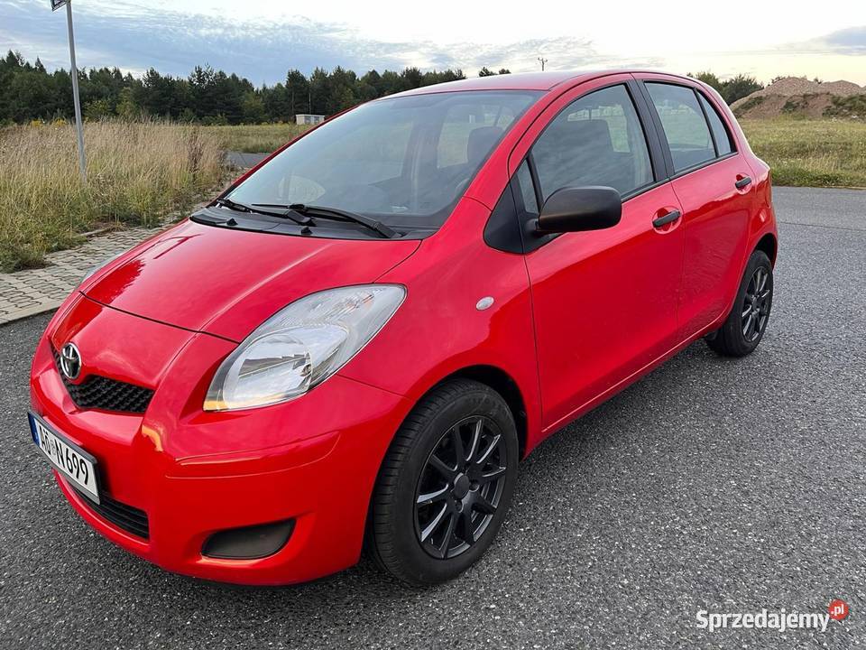 Toyota Yaris benzyna klima czerwony Yaris Bukowno