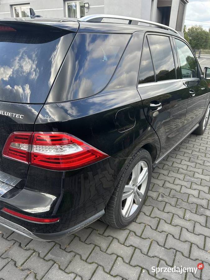 Sprzedam mercedesa ML z małym przebiegiem salon świętokrzyskie