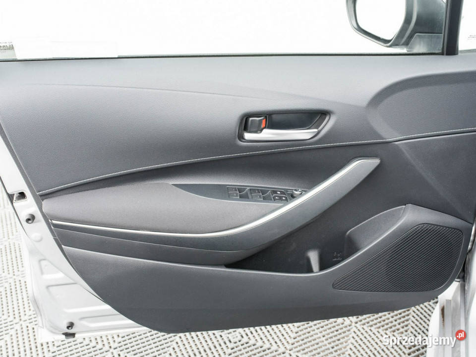 Toyota Corolla WE6G95318 Hybrid Comfort Podgrzf przyciemniane szyby