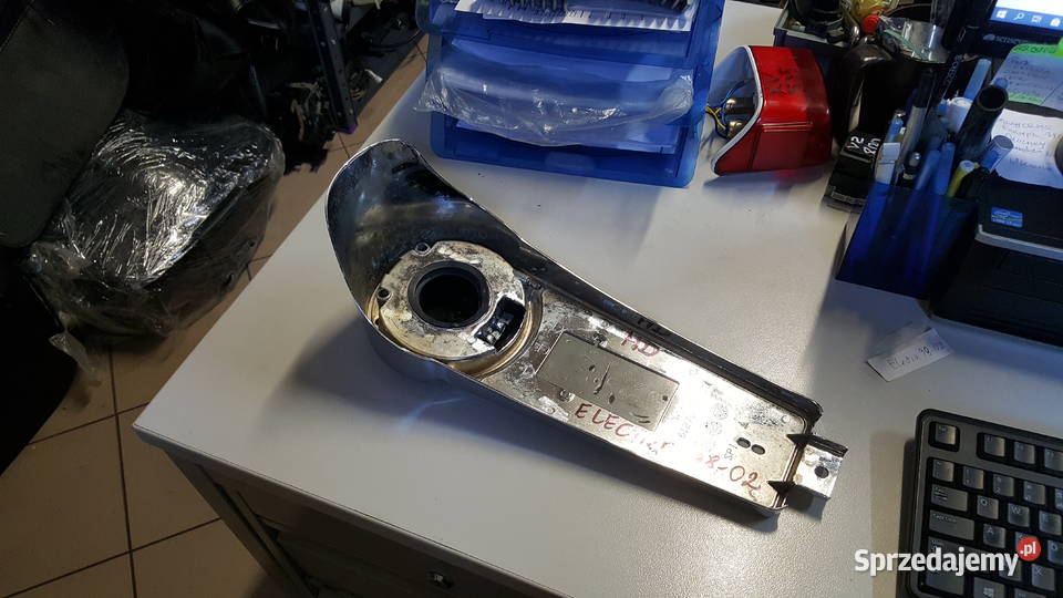 KONSOLA NA ZBIORNIK HARLEY ELECTRA GLIDE 6127098