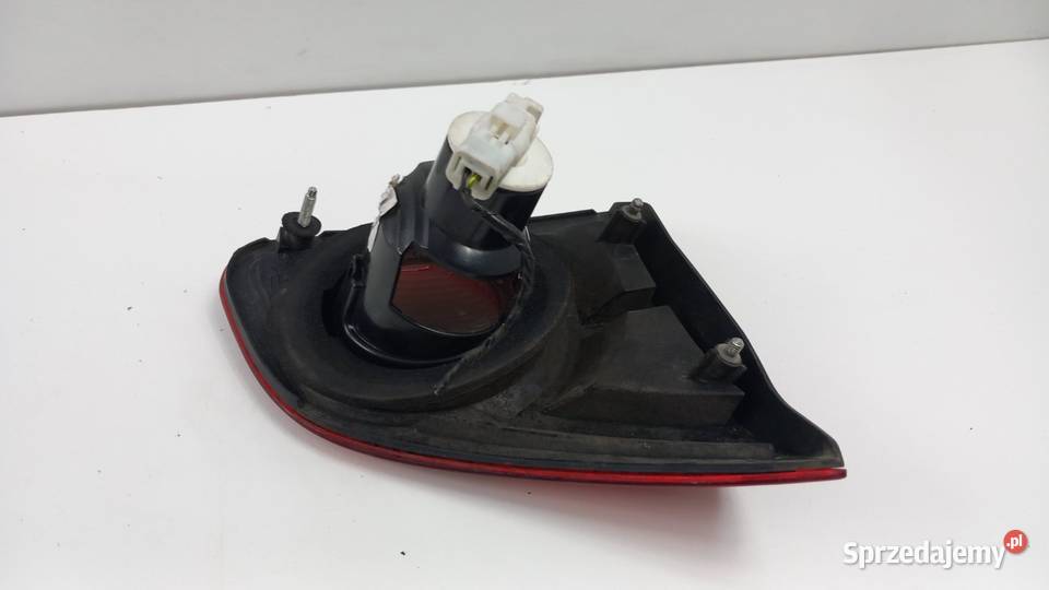 NISSAN QASHQAI J10 LAMPA TYŁ PRAWA W KLAPĘ Zbierkowo