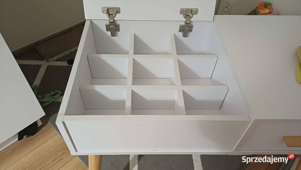 Biała toaletka dziewczynki Ożarów