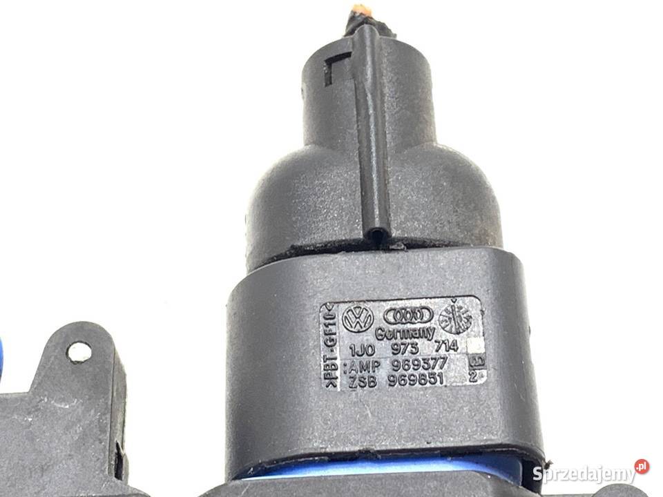 ZAMEK DRZWI LEWY TYŁ VW GOLF V Hatchback 0310