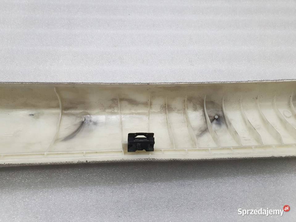 OSŁONA SŁUPKA A PRAWA MERCEDES W204 2046902226 osobowe