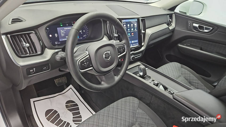 Volvo XC 60 B4 B Core aut Z Polskiego Salonu Rok produkcji 2022 sprzedam