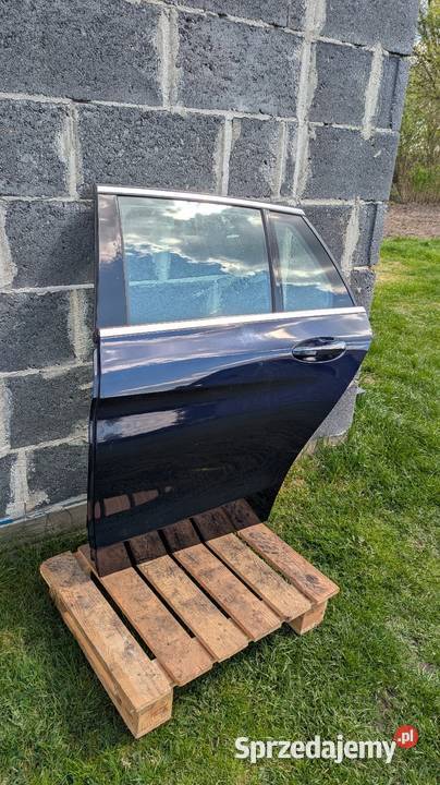 Mercedes w205 lewe tylne drzwi 890 Sieradz