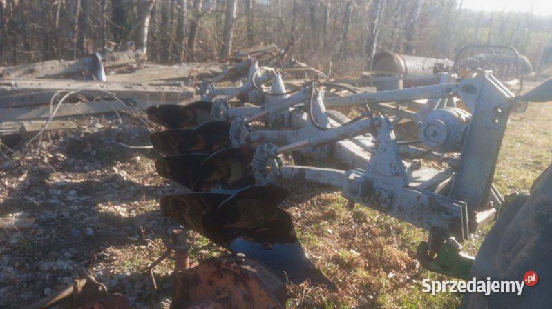 Pług 4 skibowy na zabezpieczeniu hydraulicznym nieuszkodzony