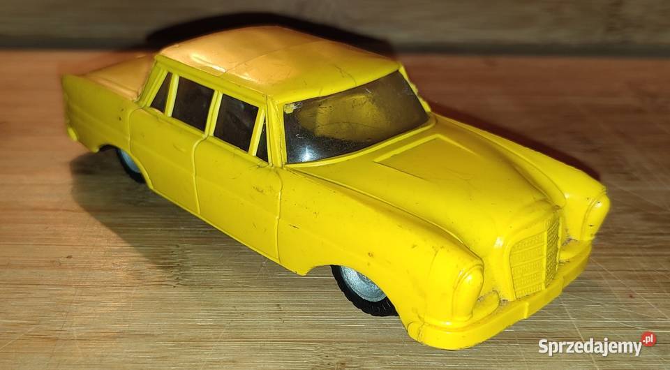 Stary model samochodu Mercedes z napędem na koło Pozostałe Warszawa