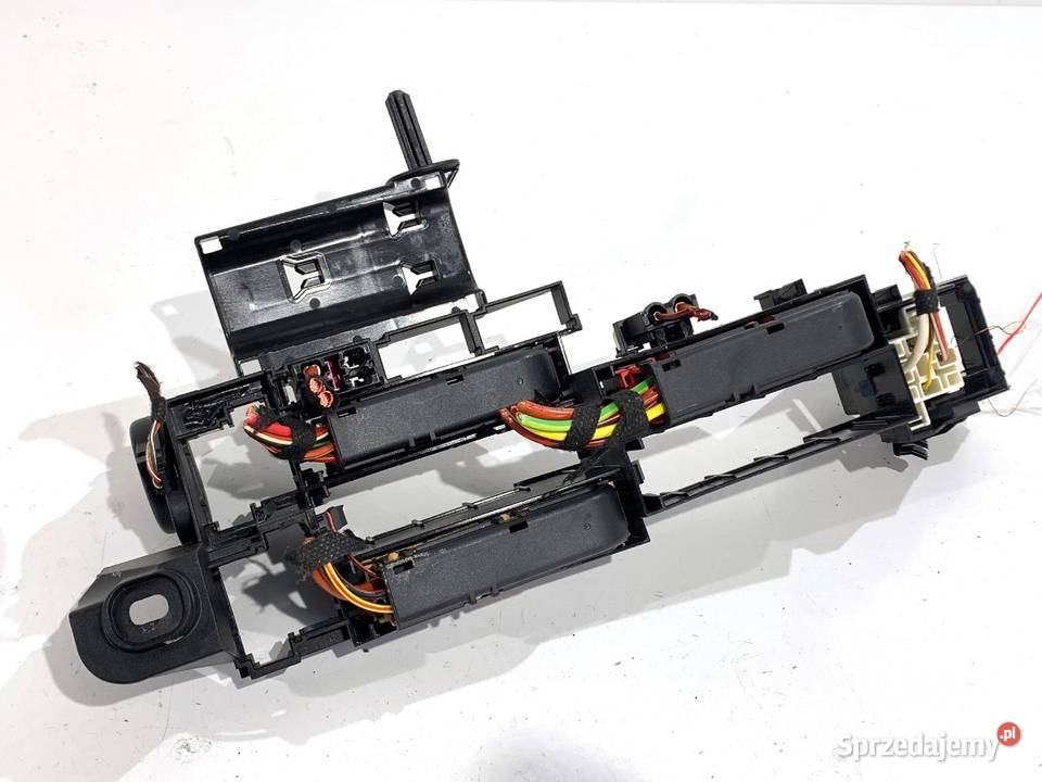 SKRZYNKA BEZPIECZNIKÓW AUDI A4 B9 8W0971845AH