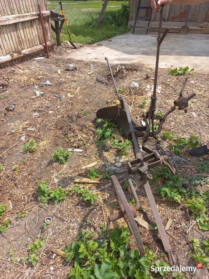 Niemiecki zabytkowy pług konny Rozogi