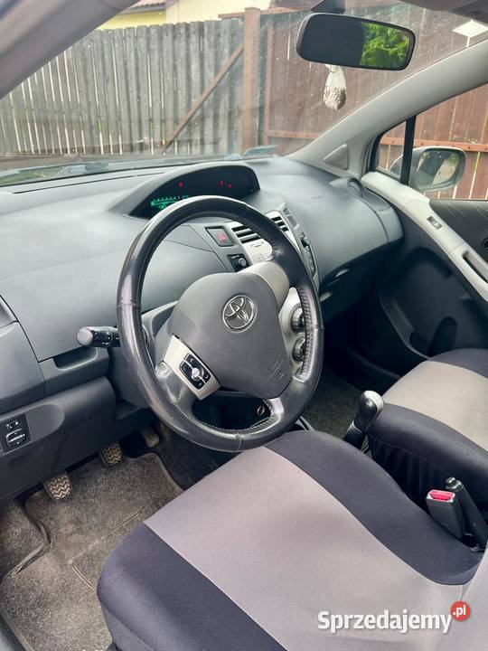 sprzedam Toyotę Yaris 2006 r przeglądzie Dobiesz