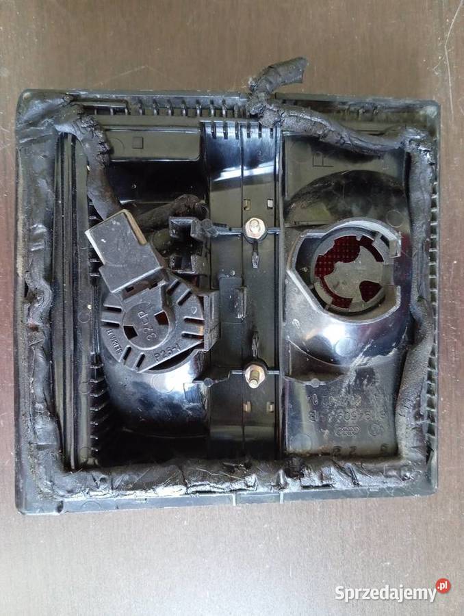 AUDI 80 B2 LAMPA W KLAPĘ TYLNA PRAWA 811945094 Lampy tylne dolnośląskie Wrocław sprzedam