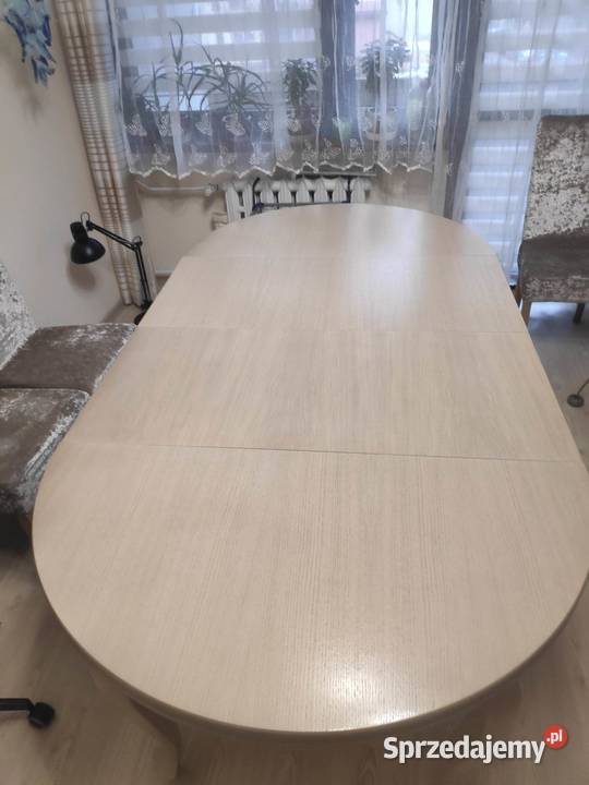 Stół z drewna w trzech wymiarach