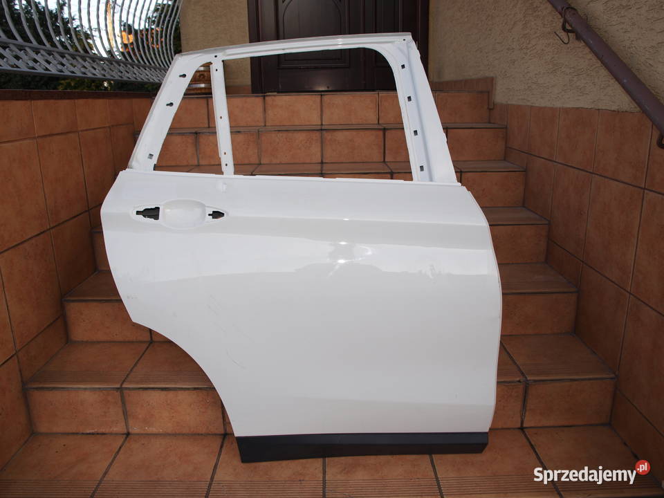 BMW X1 F48 drzwi prawe tył listwa dolna 2015 osobowe Drzwi
