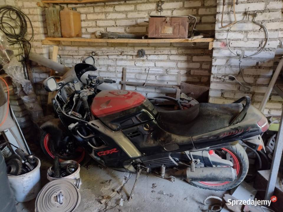Honda CBR 1000f sc21 89r postoju