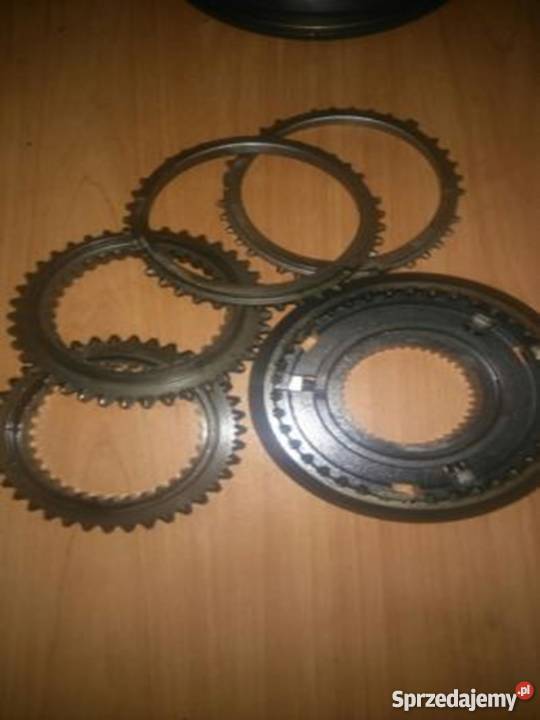 Synchronizator żółwzając Massey Ferguson nieuszkodzony