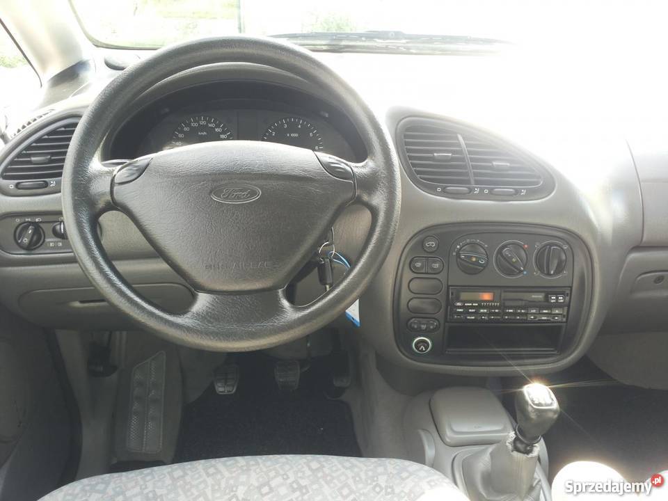 Ford czerwony Rok produkcji 2001